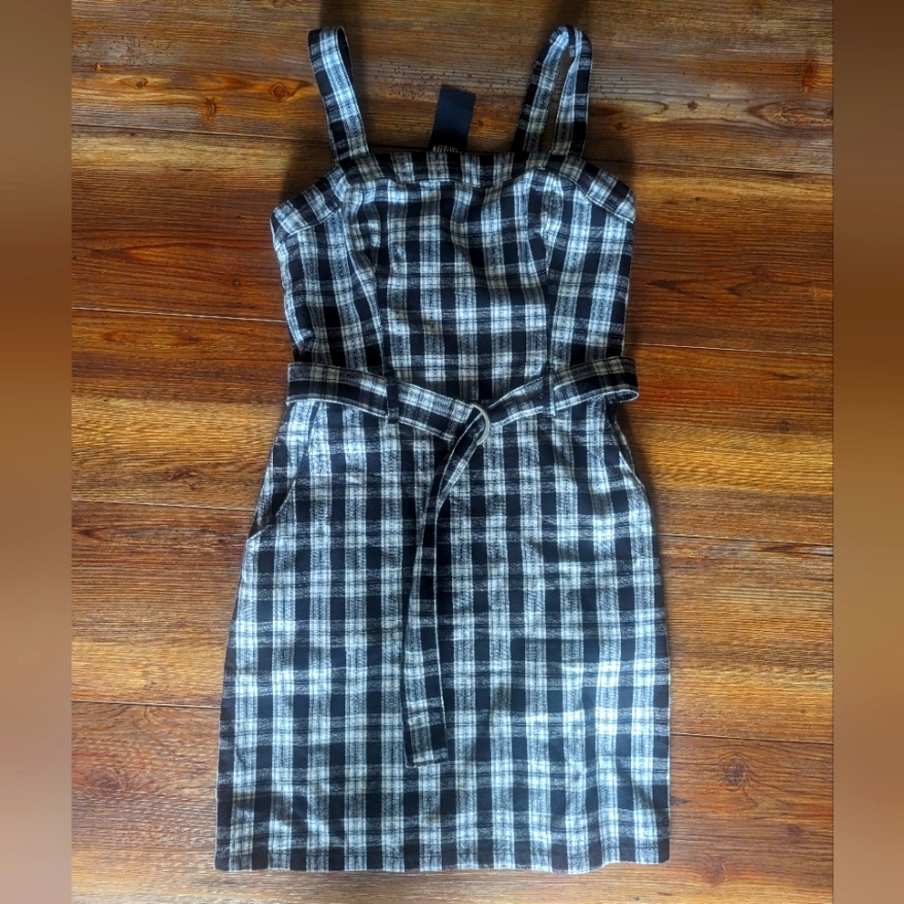 Plaid Hollister dress with belt.